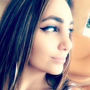 Meet your Posher, Dominique